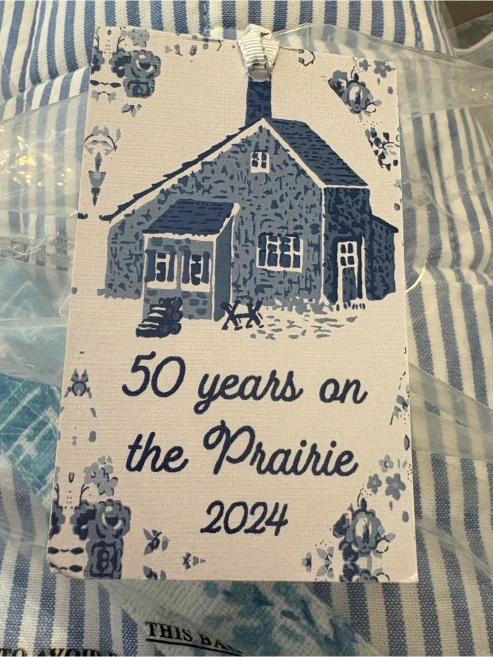 April Cornell Prairie Home Blue Toile Quilted pie carrier